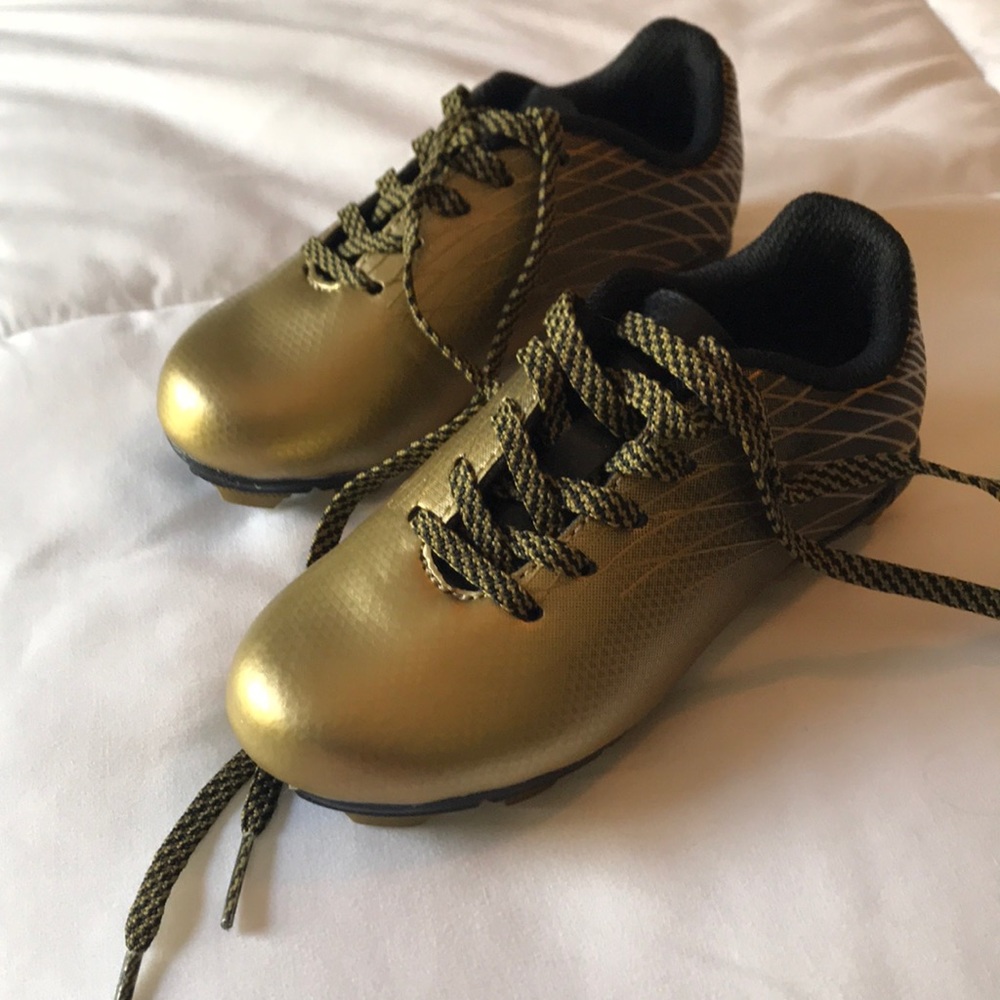 NWOT toddler size 9K soccer cleats